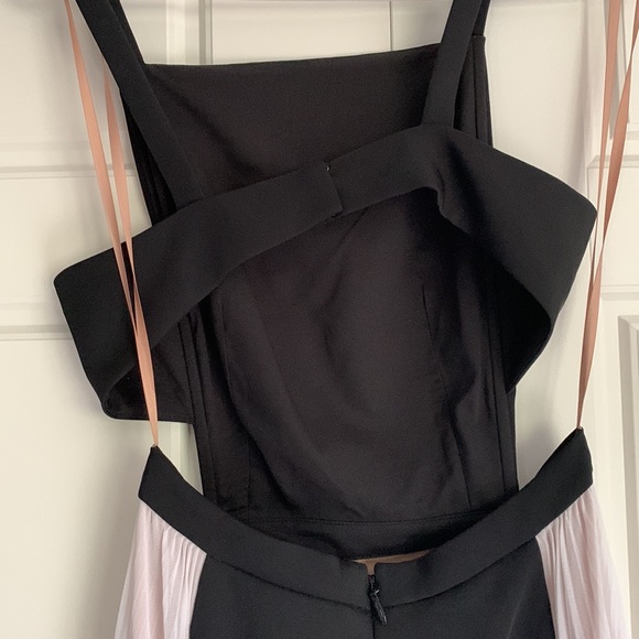 Bcbg dress. Black and white. Super flattering on … never worn. - Picture 4 of 6